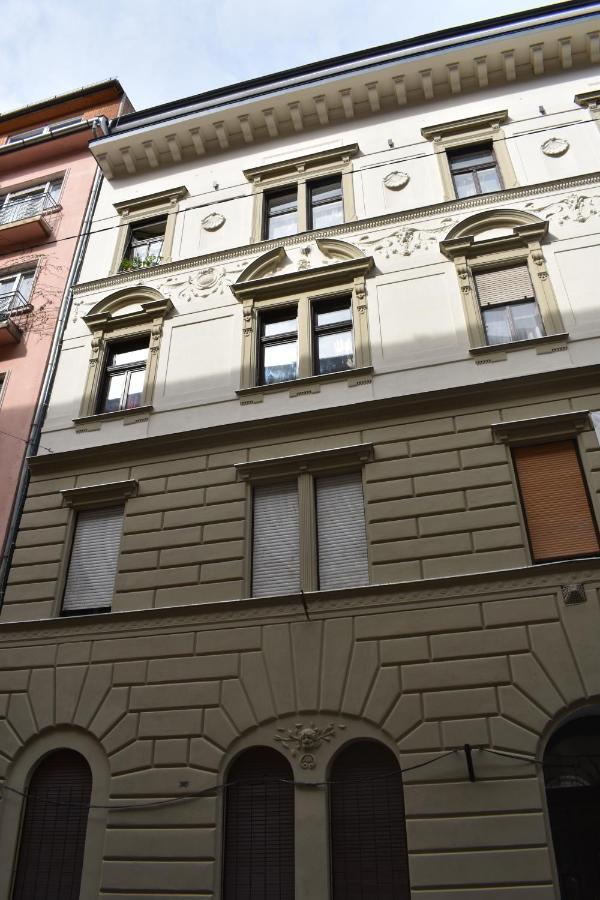 Lovely Downtown Home In Budapeste Exterior foto